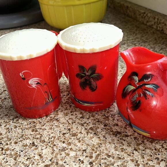 1960sBurrite Flamingo 🦩 Salt 🧂 & Palm Tree 🌴 Pepper 🫑 shakers Bonus CreamCup - Picture 9 of 16